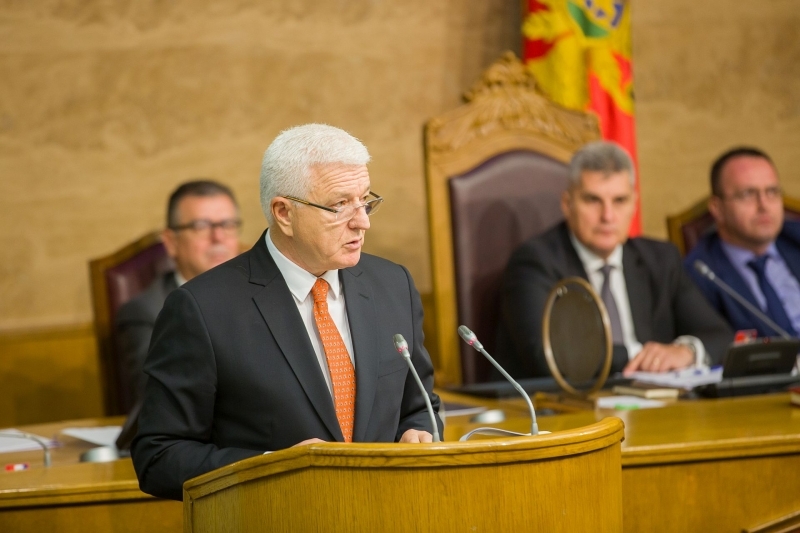 Marković Kneževiću: “Zapišite ovo i iskažite poštovanje”; Knežević: Što bi Neda Ukraden rekla “Ko vas ne zna, skupo bi vas platio”