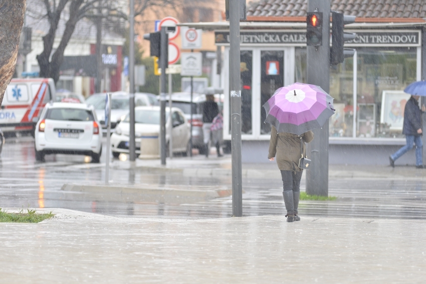 Sjutra promjenjivo, povremeno kiša i pljuskovi