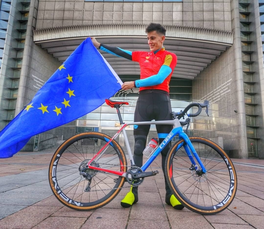 Cerović iz Brisela podržao DPS pred kongres: Zastava EU koju donosim, simbol je evropske porodice država, kojoj pripada i moja Crna Gora