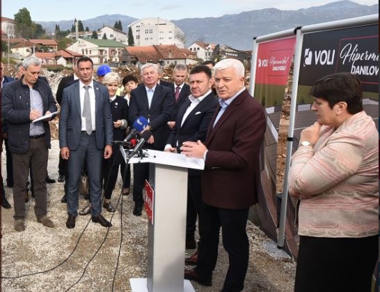 Marković: Odluka ambasadora da plate kaznu Mirnoj Nikčević neprimjerena