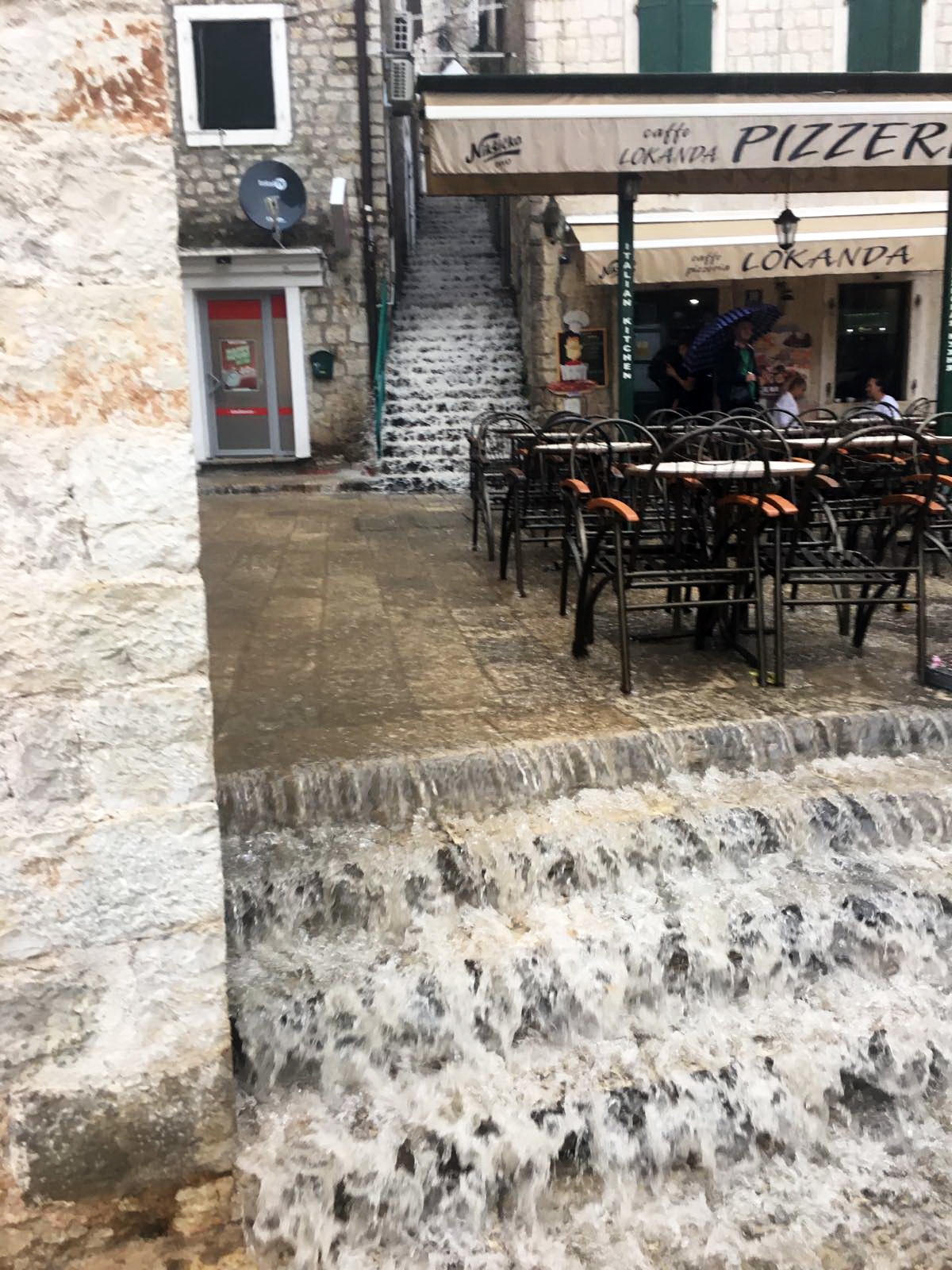 Jugo i kiša stvorili velike probleme i u Heceg Novom (VIDEO)