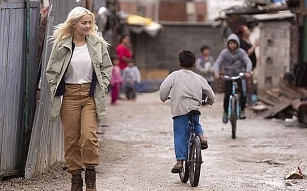 Rita Ora stigla u Tiranu da pruži pomoć nastradalim u zemljotresu