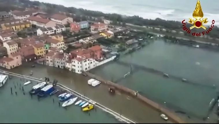 (VIDEO) Snimci Venecije iz vazduha, voda narasla metar i po, najgore dolazi