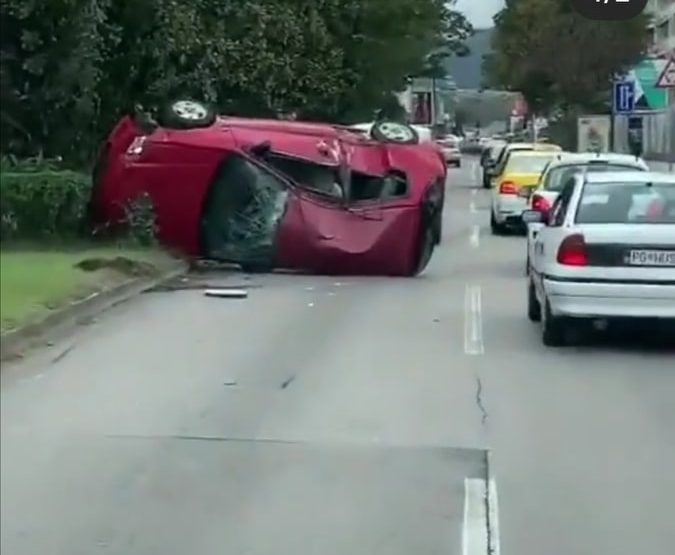 Udes kod Delte, automobil završio na krovu