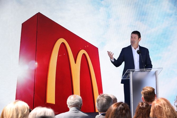 Direktora Mekdonaldsa veza sa koleginicom koštala posla