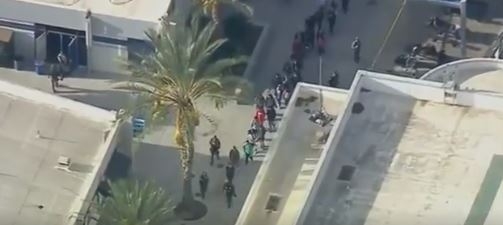 Los Anđeles: Pucnjava u srednjoj školi, policija traga za napadačem