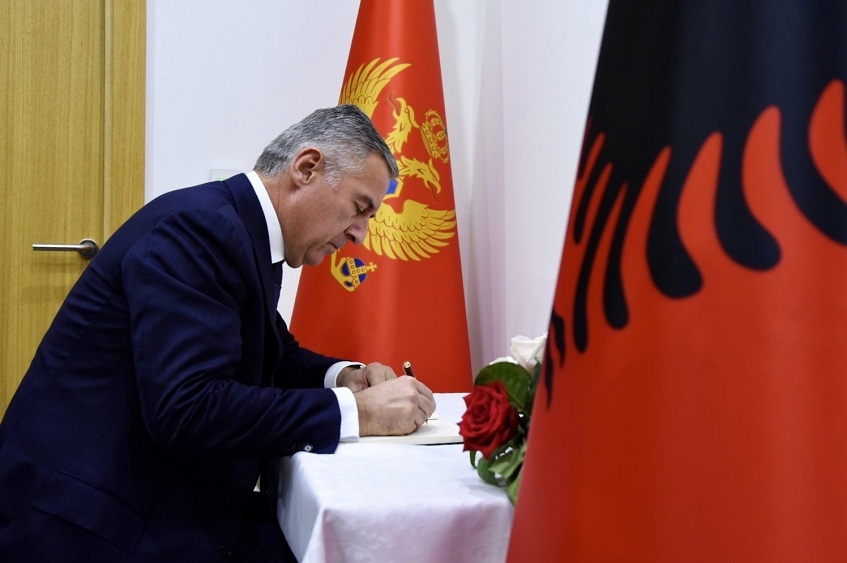 Đukanović se upisao u Knjigu žalosti u ambasadi Albanije