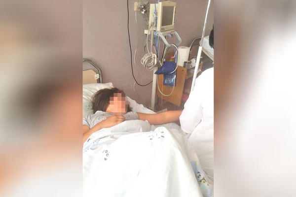 Lenu (12) je drug udario u glavu i obogaljio za cio život! Djevojčica već godinu dana ne može da koristi desnu ruku!