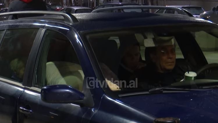 Građani u strahu od zemljotresa noć proveli u automobilima (VIDEO)