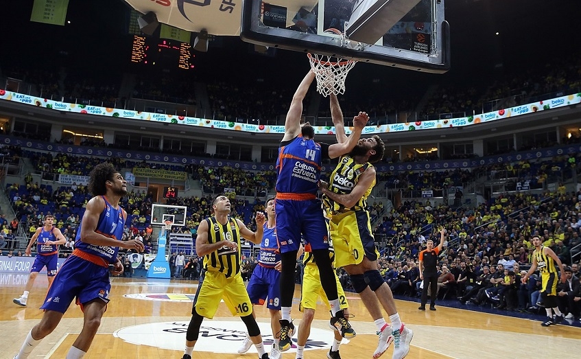 Nestvarni Dubljević srušio Fener u Istanbulu