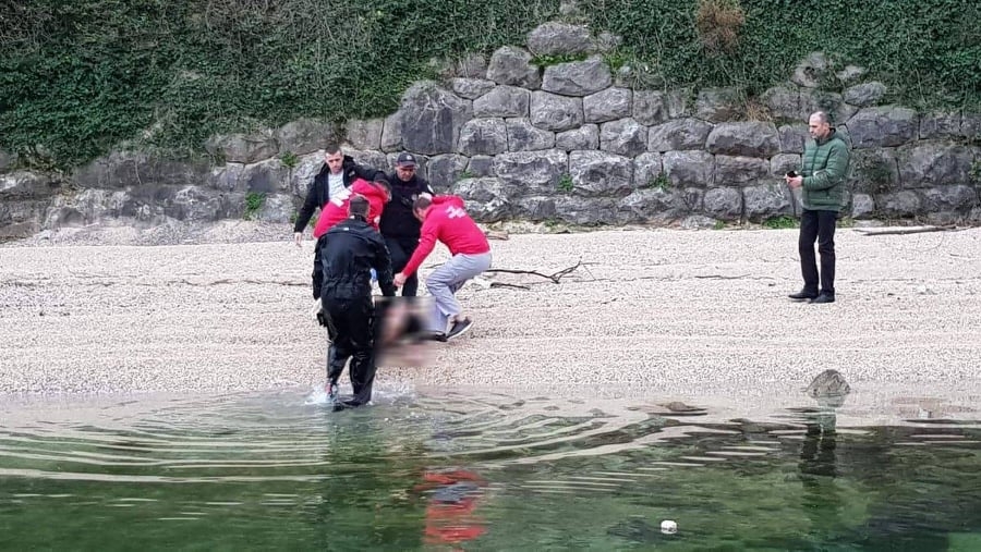 Ronioci iz mora izvukli tijelo ženske osobe, na Vranjini tragaju za muškarcem