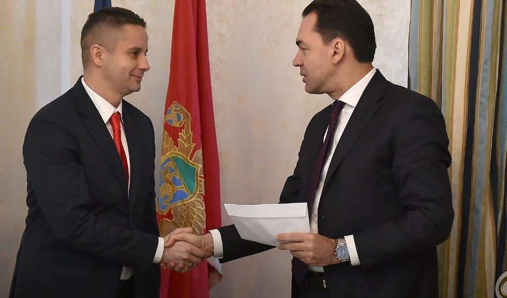 Pažin uručio ključeve od stanova zaposlenima u UIKS-u