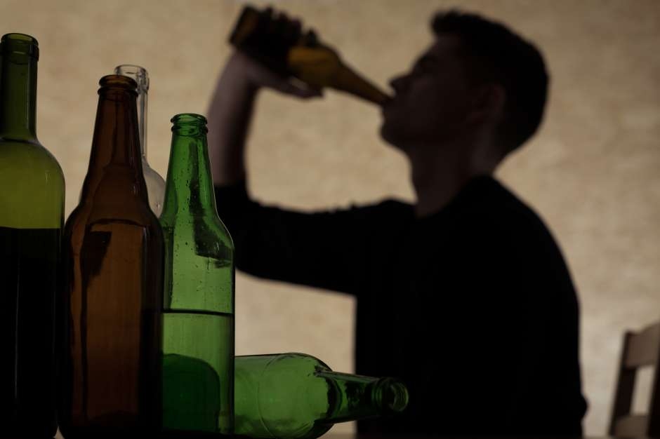 Svaki treći učenik pije, svaki deseti se drogira