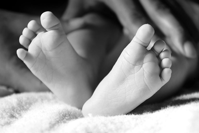 Horor u Srbiji: Majka tek rođenu bebu bacila u septičku jamu