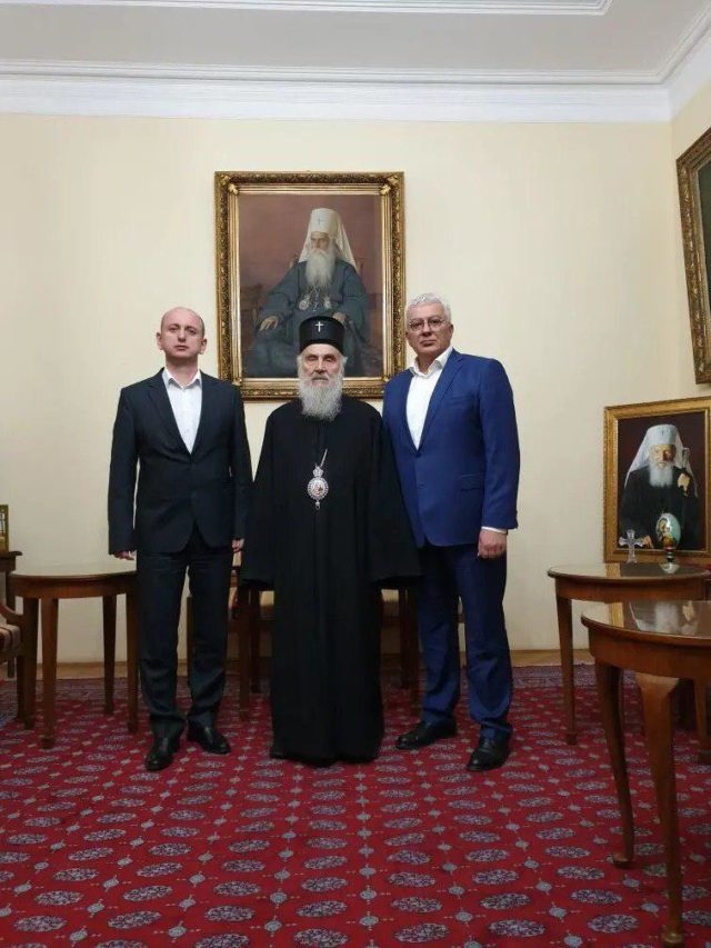 Mandić i Knežević se sastali sa patrijarhom Irinejom: “Dobili smo blagoslov, narod da se okupi sjutra ispred Skupštine”