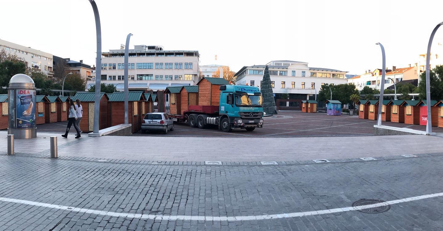 Počelo postavljanje kućica za Podgorički praznički pazar