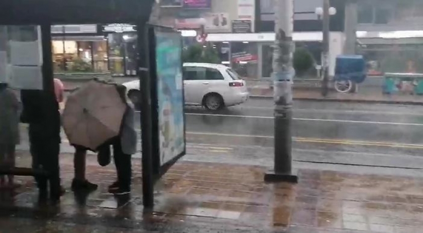 Ostanite kući, crveni meteo alarm na snazi – vjetar, kiša…