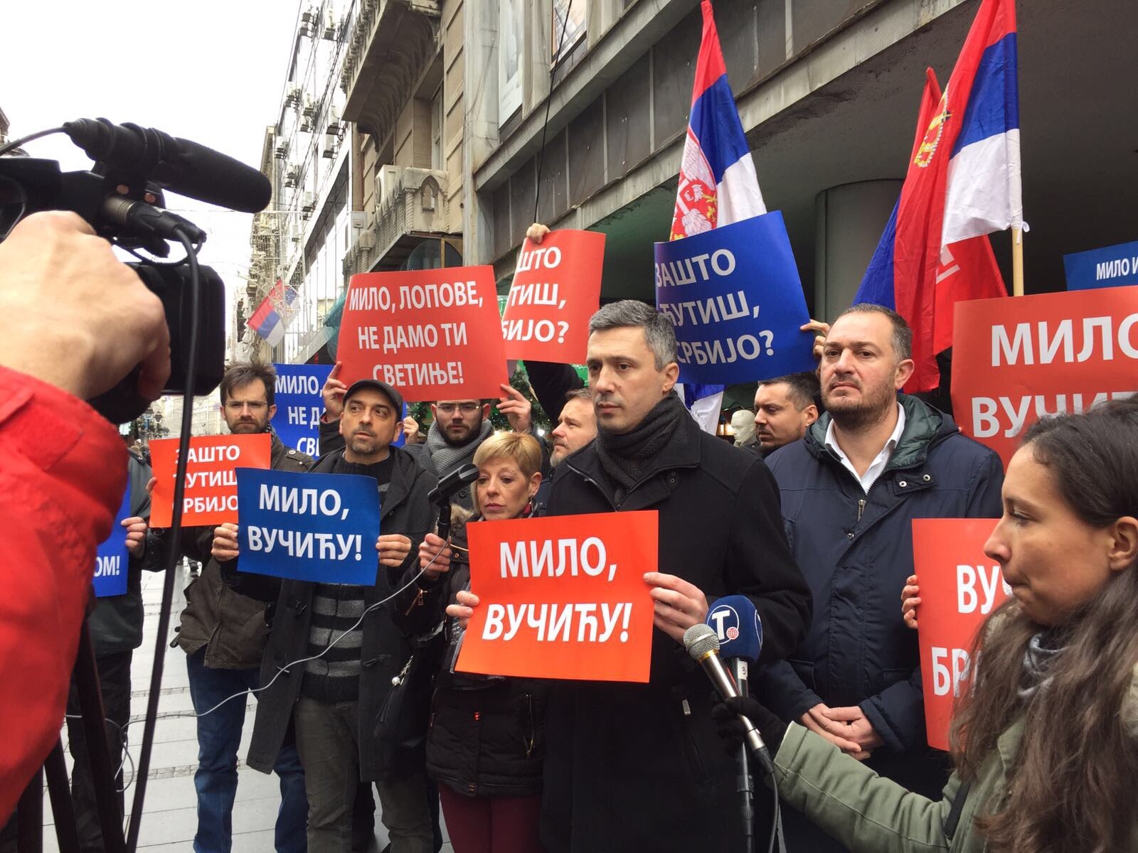 Dveri u Beogradu išarale zgradu ambasade Crne Gore