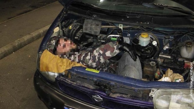 Migrant pokušao da uđe u Mađarsku ispod haube automobila