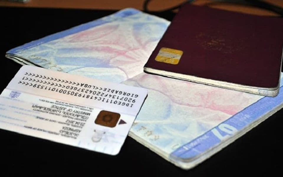 Identiteti lažni, bjegunci stvarni