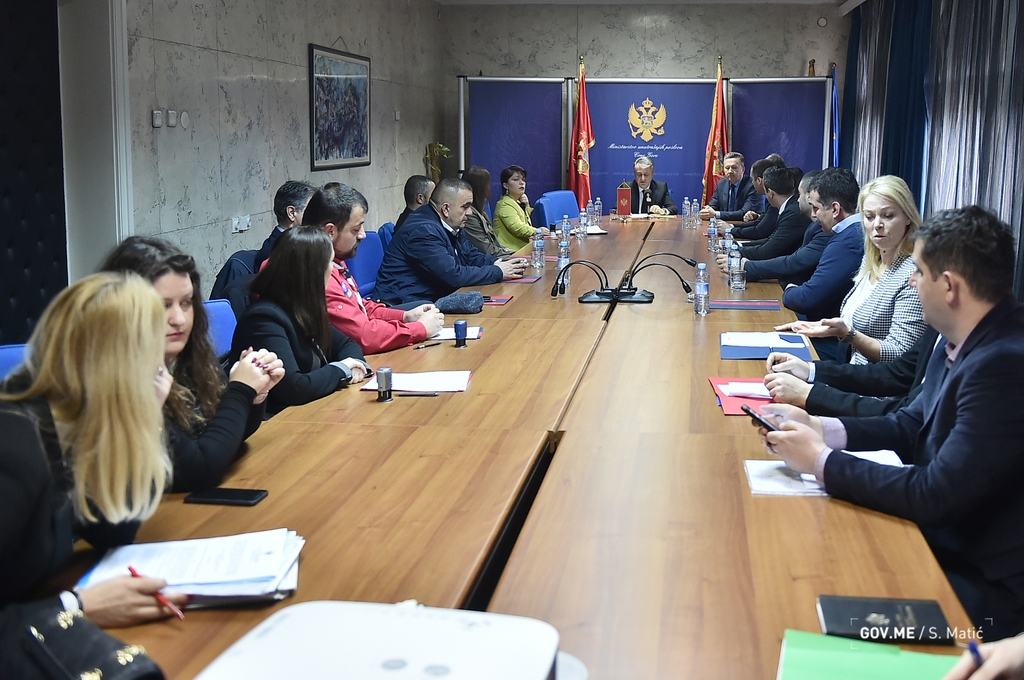 Fond za zaštitu i spašavanje: Opštinama i NVO blizu 100.000 eura za opremu