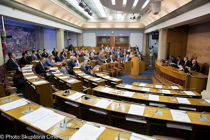 Uskoro epilog sage o platama bojkotaša, Škrelja: Moraće da objasne biračima zašto ne kroče u parlament, a debelo su plaćeni