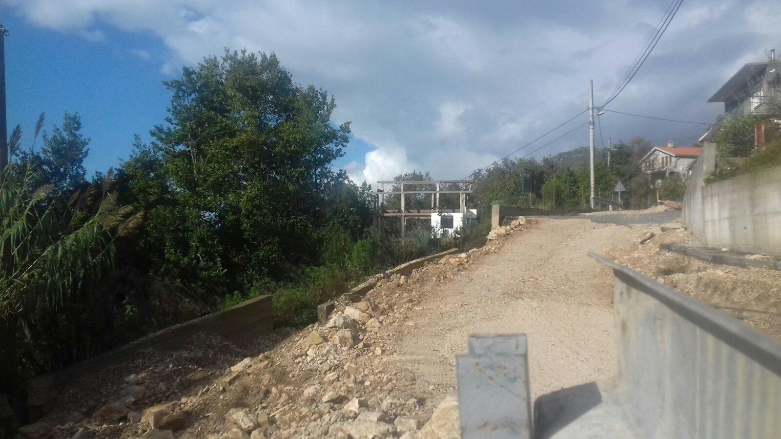 Klizište u zaleđu Herceg Novog prijeti potpunom urušavanju puta i kuća