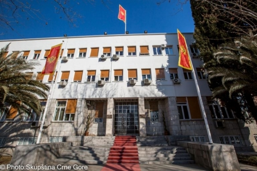Sveštenici i monasi SPC sjutra dolaze pred Skupštinu