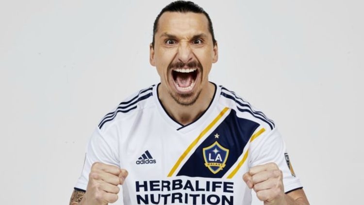 DUHOVITO ILI NEPRIMJERENO? Pogledajte na koji način je Zlatan Ibrahimović obilježio Božić
