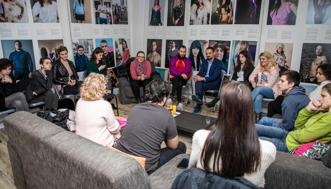 Edukovati pripadnike LGBT zajednice o njihovim pravima u slučajevima diskriminacije i nasilja