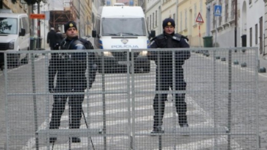 Policajac zaustavio suprugu i napisao joj kaznu