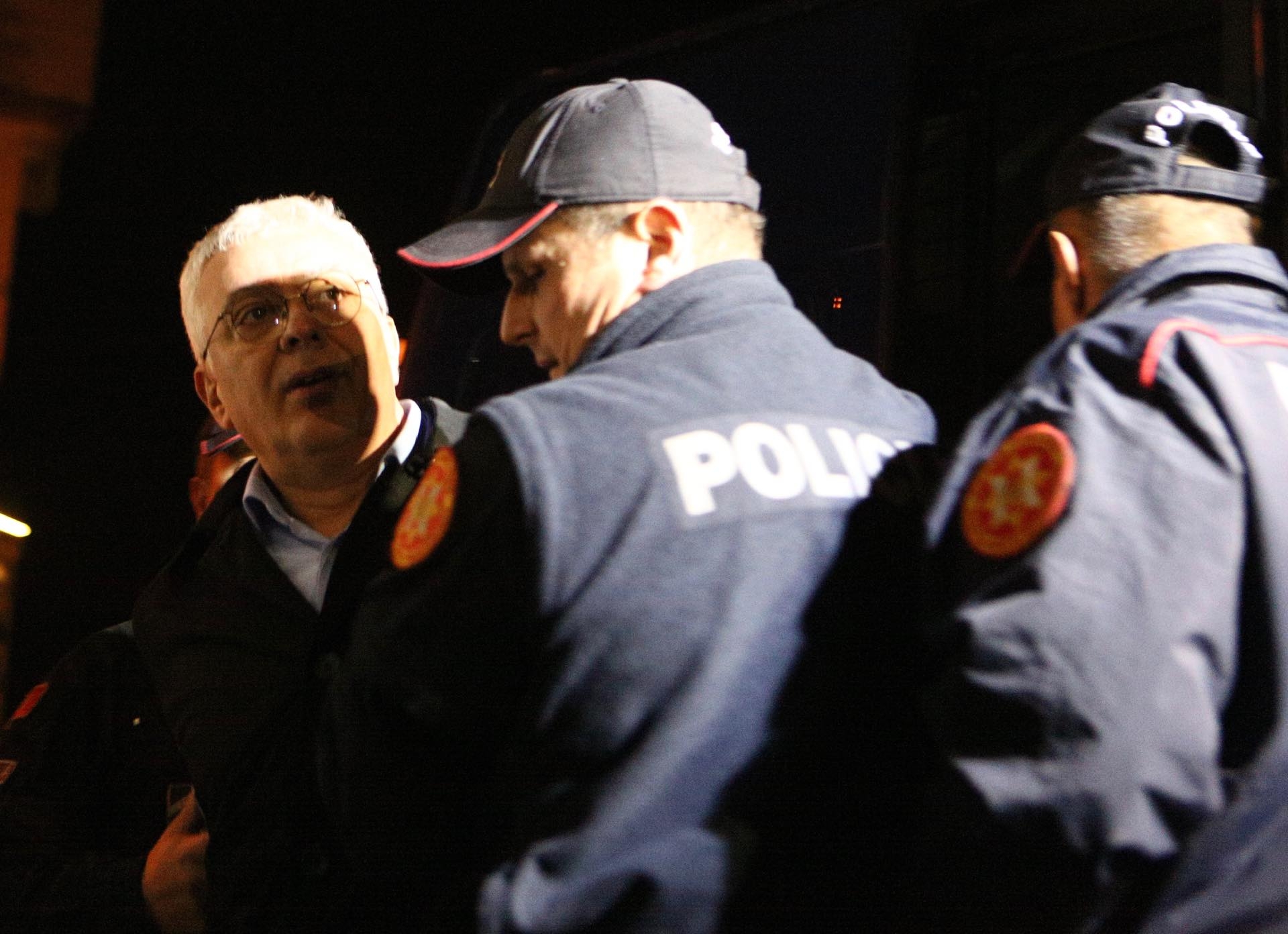 VIDEO – Mandić priveden na saslušanje: Poslanici DF-a mu skandirali – “Andro brate”