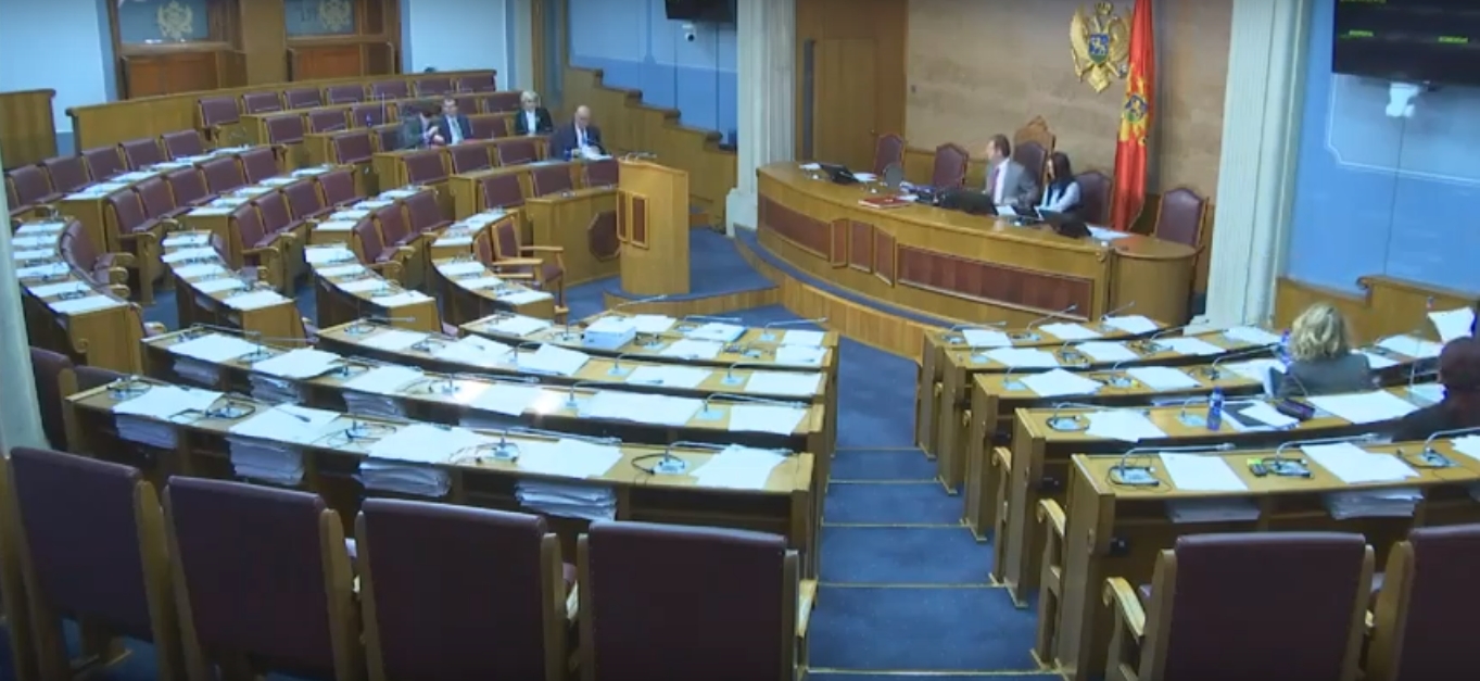 Sala parlamenta i jutros sablasna: Na sjednicu došle tri poslanice DF-a, ministar i potpredsjednik Skupštine