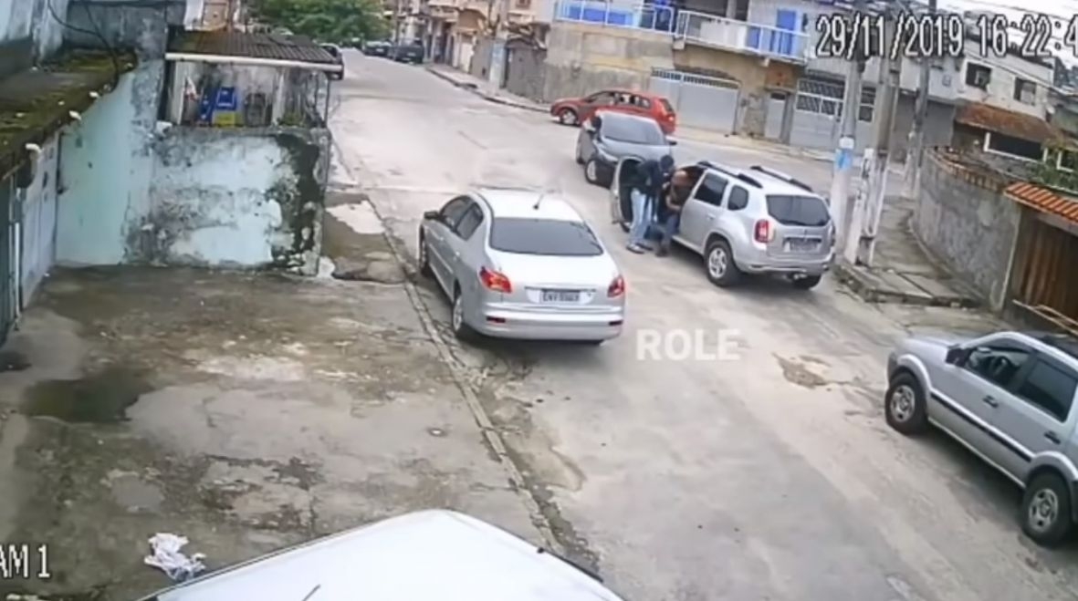 Pokušao da ukrade automobil pa “ostao za bruku”