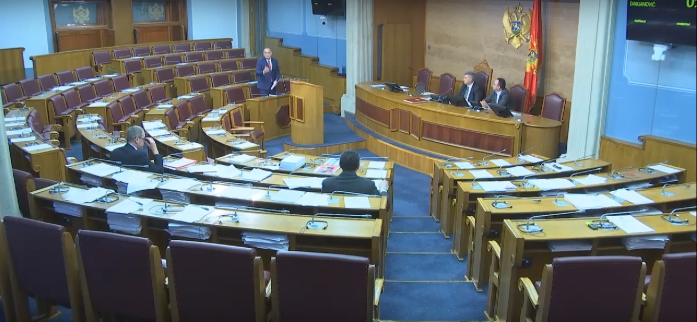 Nevjerovatna scena u parlamentu: Na sjednicu došla dva poslanika, predsjednik Skupštine i ministar