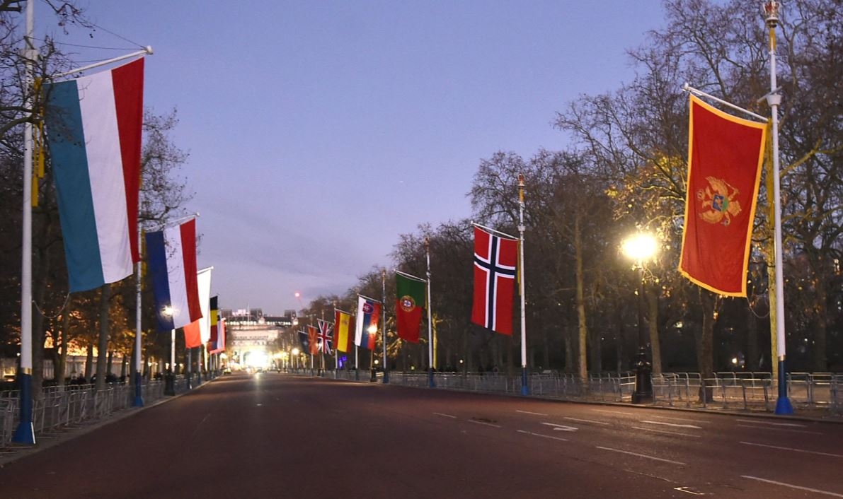 Crnogorska zastava u Londonu: Počinje samit lidera članica NATO-a