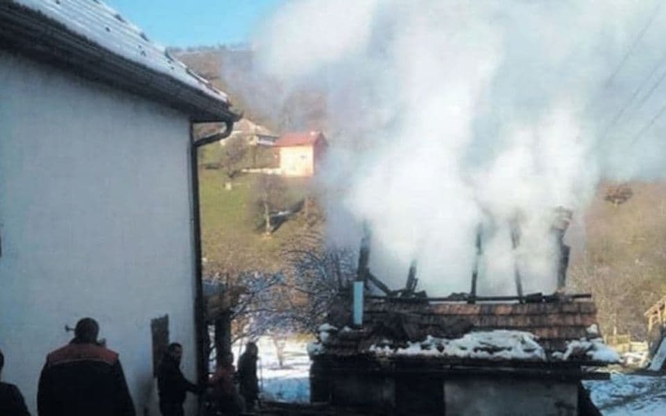Bijelo Polje: Izgorela sušara i 300 kilograma mesa