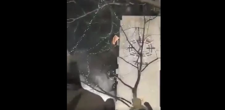 LP: Ministarstvo da reaguje zbog napada na ambasadu CG u Srbiji
