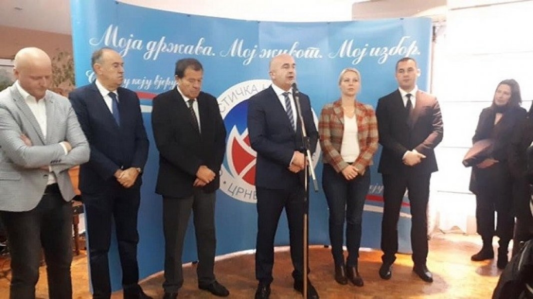SNP: Vlast da izvaga da li joj se isplati sukob sa Bogom i vjernim narodom