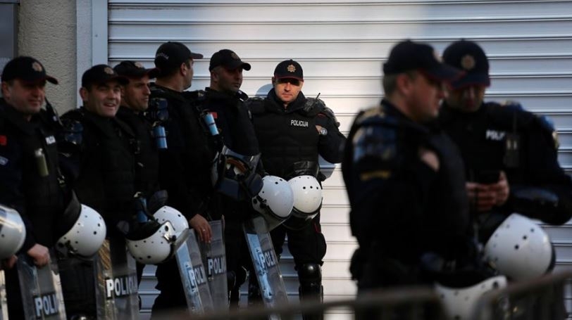 (FOTO) Blokirana Podgorica, ne može se prići centru: Policija čuva prilaz Skupštini