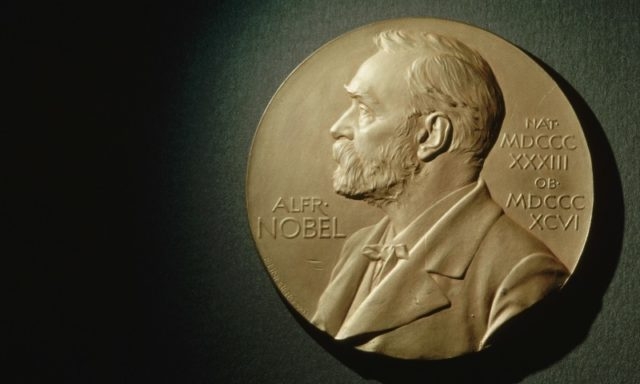 Dva člana napuštila Nobelov odbor za književnost