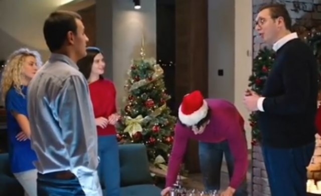 (VIDEO) Spektakularan spot, Vučić poručuje: “Velika, pametna i jaka porodica”
