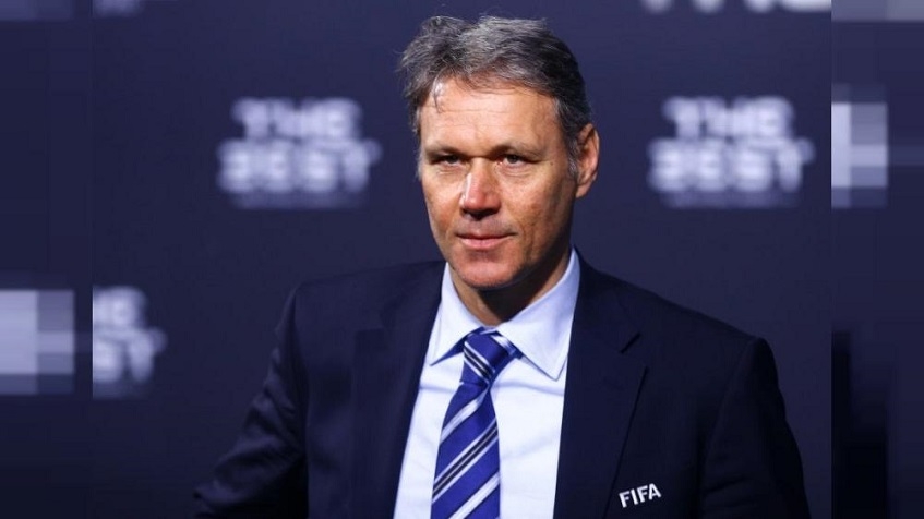 I FIFA udarila po Van Bastenu