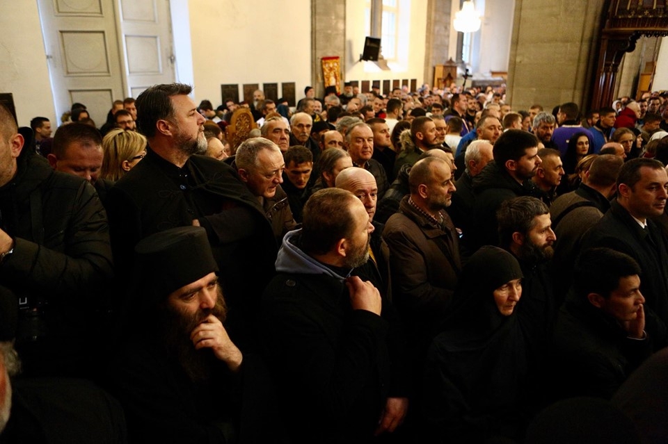 Uprava policije: Okupljanje protiče mirno, prisustvuje oko 6000 građana