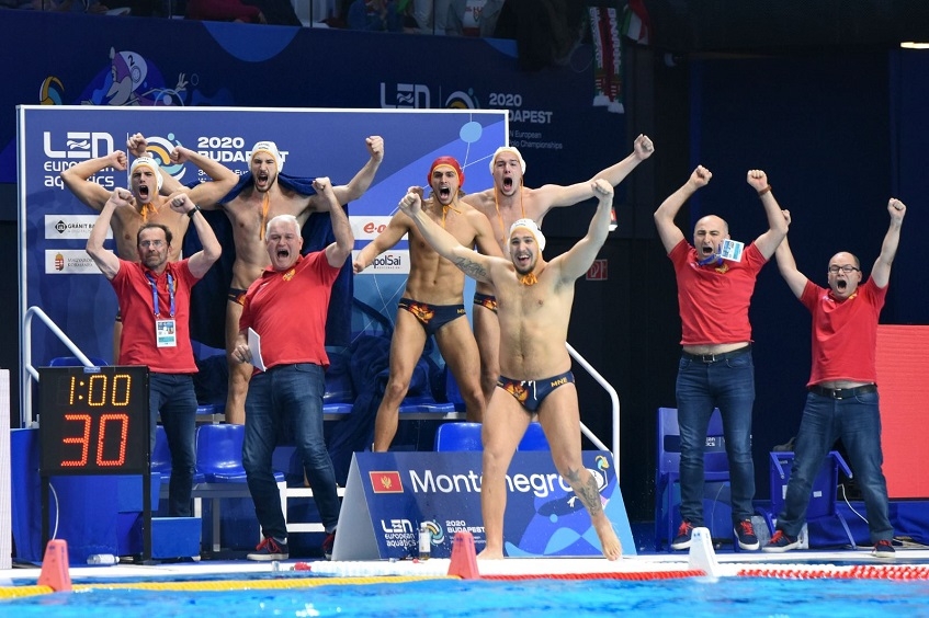 Doček za bronzane ajkule sjutra na Trgu Nezavisnosti