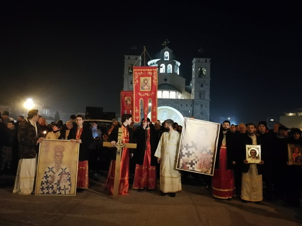 Amfilohije predvodi litiju ulicama Podgorice