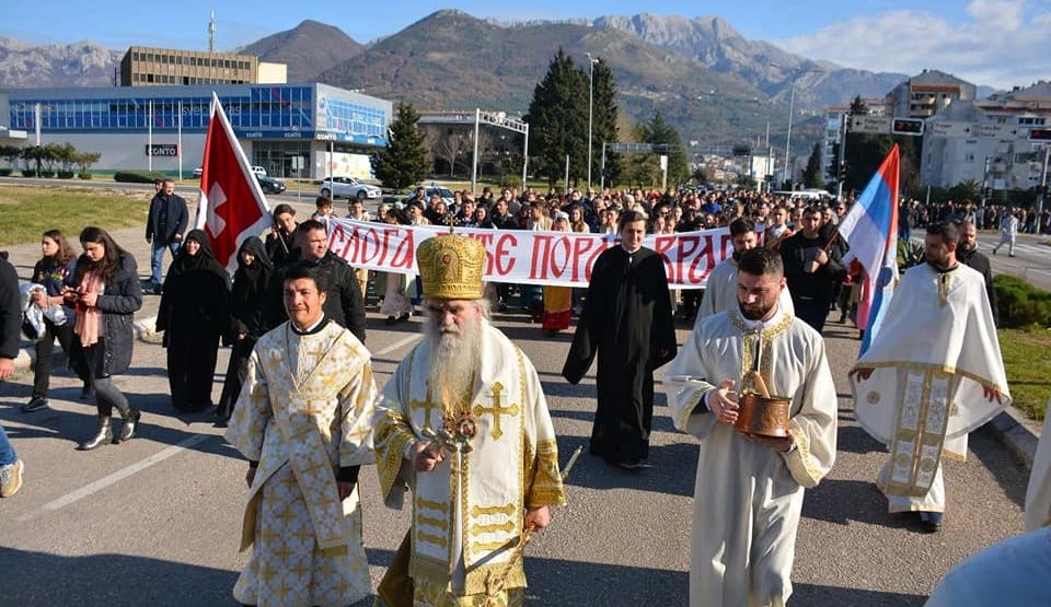 Amfilohije danas predvodio litiju u Baru