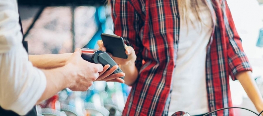 Odlazak u trgovinu bez keša i kartica? Da moguće je, jer je i u Crnu Goru stigao Apple pay!
