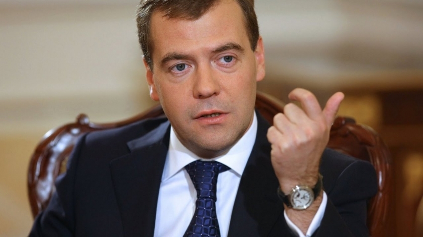 Ostavka Medvedeva i ruske vlade Putinov manevar za ostanak na vlast