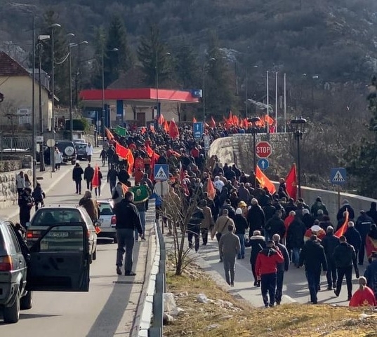 VIDEO – Završena šetnja na Cetinju, učesnici poručili: “Ovo su naše svetinje”!